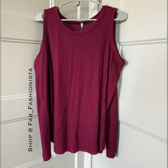 Women's Cold Shoulder Top Burgundy raw hem long sleeve waffle knit size large - Picture 1 of 13